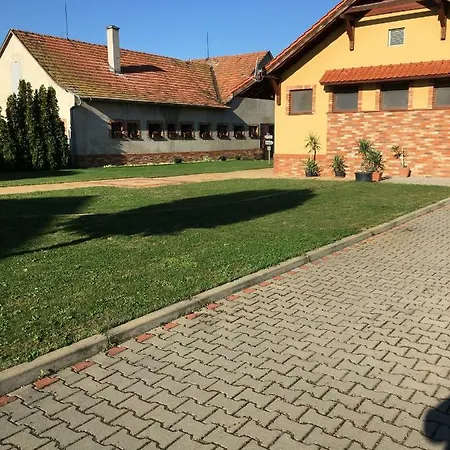 Petrov Grunt Penzión pre hostí Kosuty